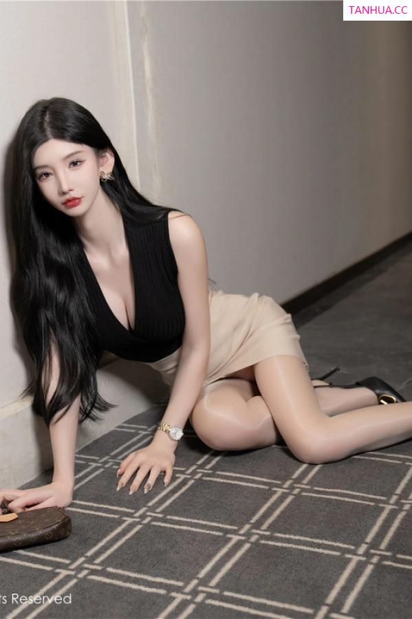 周于希dummy  [XiuRen]高清写真图 2024.02.02 No.8057 周于希Sally 短裙美臂第15张图片
